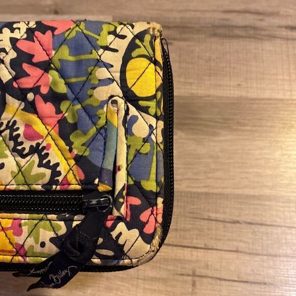 Vera Bradley Rio design Wallet - Picture 9 of 11